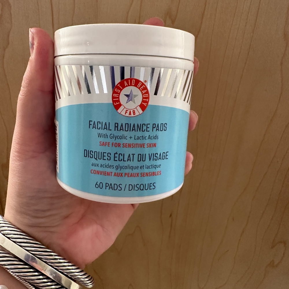(2) FIRST AID BEAUTY wipes